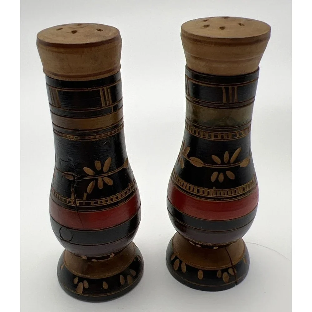 Vintage Salt/Pepper Shakers From Mexico Wooden, is Some Cracking